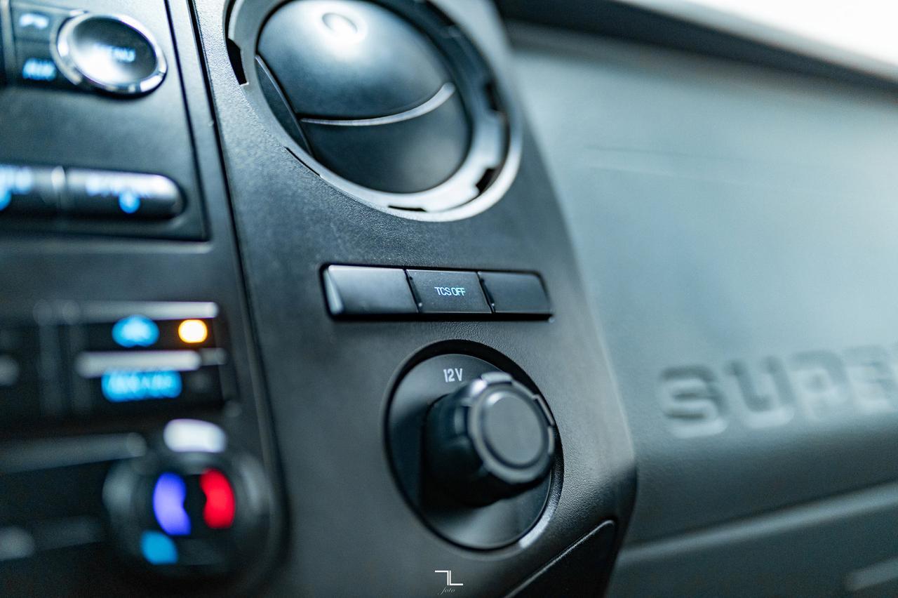 2016 Ford F-350 4x4 Crew Cab XL Dually Diesel Red Deer AB