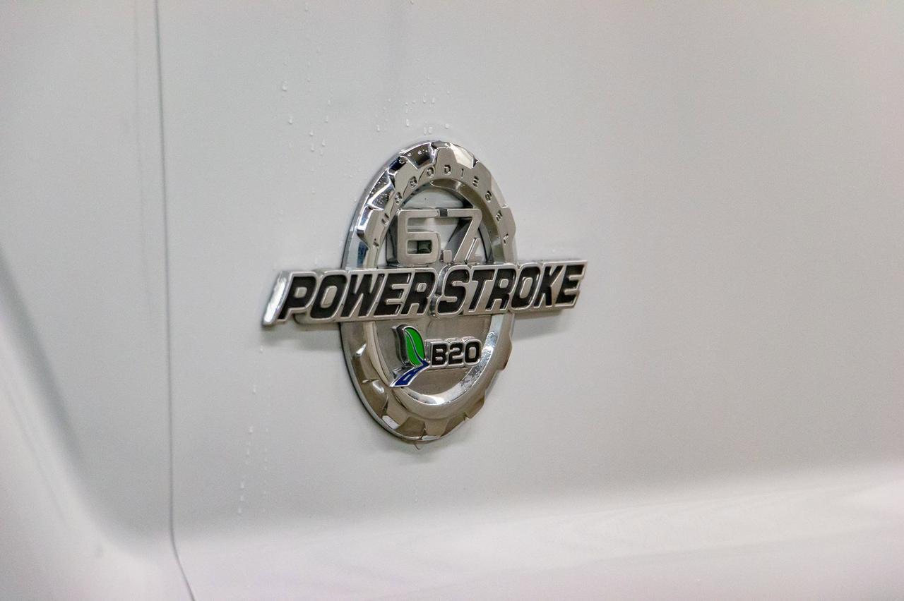 2016 Ford F-350 4x4 Crew Cab XL Longbox Diesel Red Deer AB