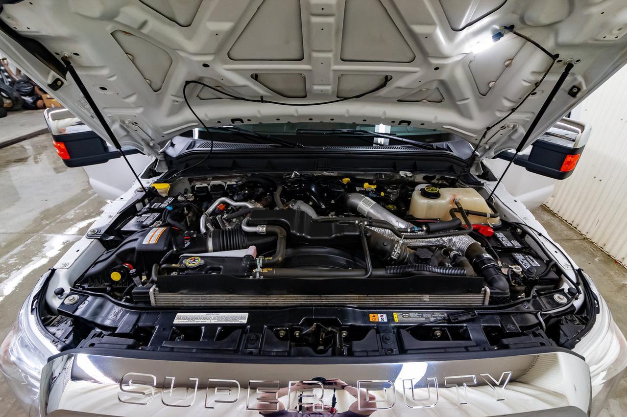 2016 Ford F-350 4x4 Crew Cab XLT Deck Diesel Red Deer AB