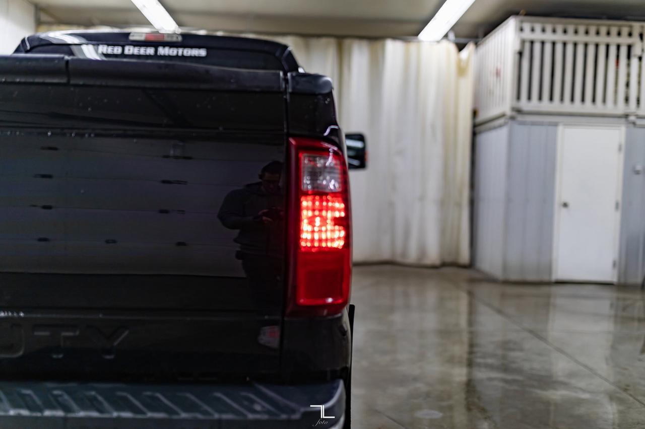 2016 Ford F-350 4x4 Crew Cab XLT Diesel Red Deer AB