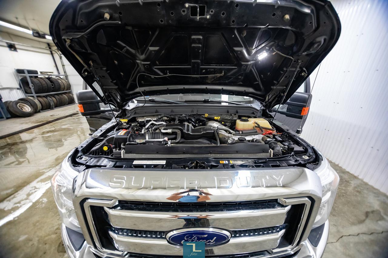 2016 Ford F-350 4x4 Crew Cab XLT Diesel Red Deer AB