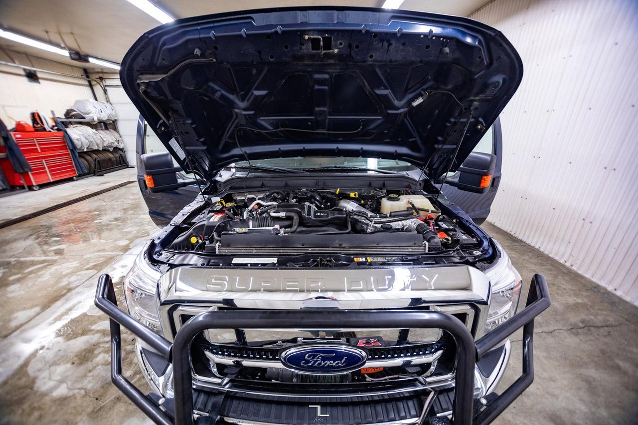 2016 Ford F-350 4x4 Crew Cab XLT Dually Diesel PSeat Red Deer AB