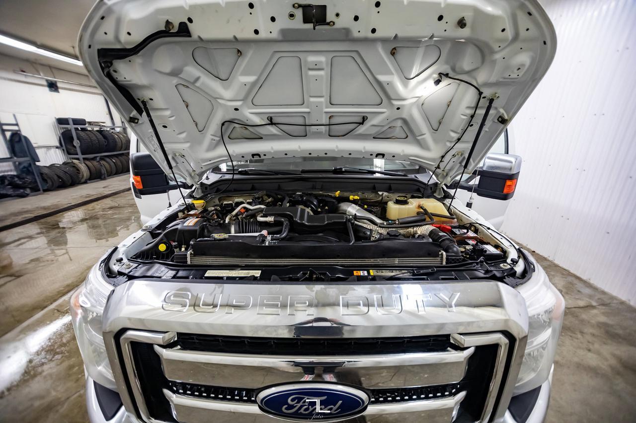 2016 Ford F-350 4x4 Crew Cab XLT Dually Diesel Red Deer AB