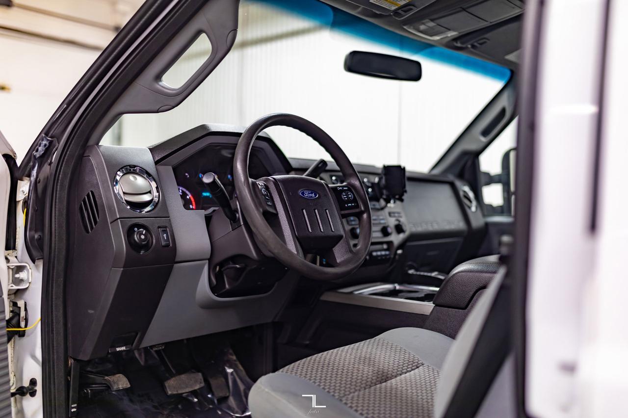 2016 Ford F-350 4x4 Crew Cab XLT Dually Diesel Red Deer AB