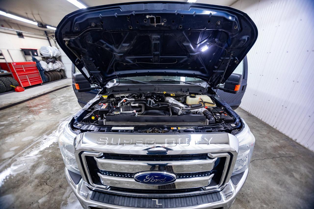 2016 Ford F-350 4x4 Crew Cab XLT Dually Diesel Red Deer AB