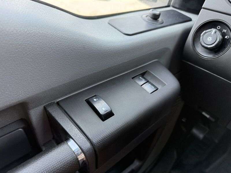 2016 Ford F-350 DRW 4x4 Stake Flatbed w/ Lift Gate XL Collinsville OK