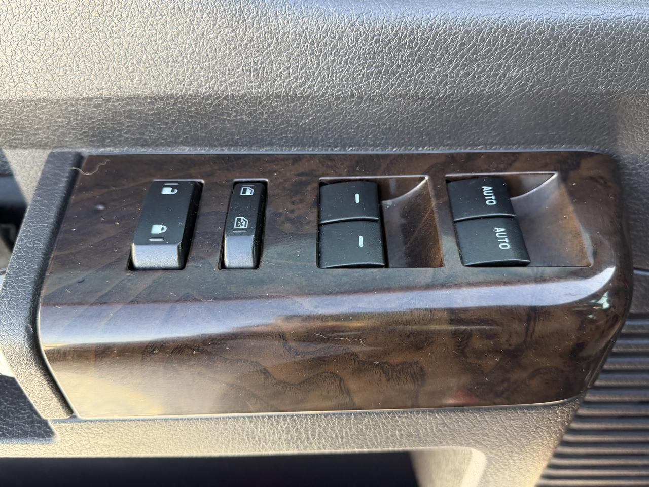 2016 Ford F-350 SRW Super Duty Crew Cab 4x4 | V8 Diesel Redwater AB