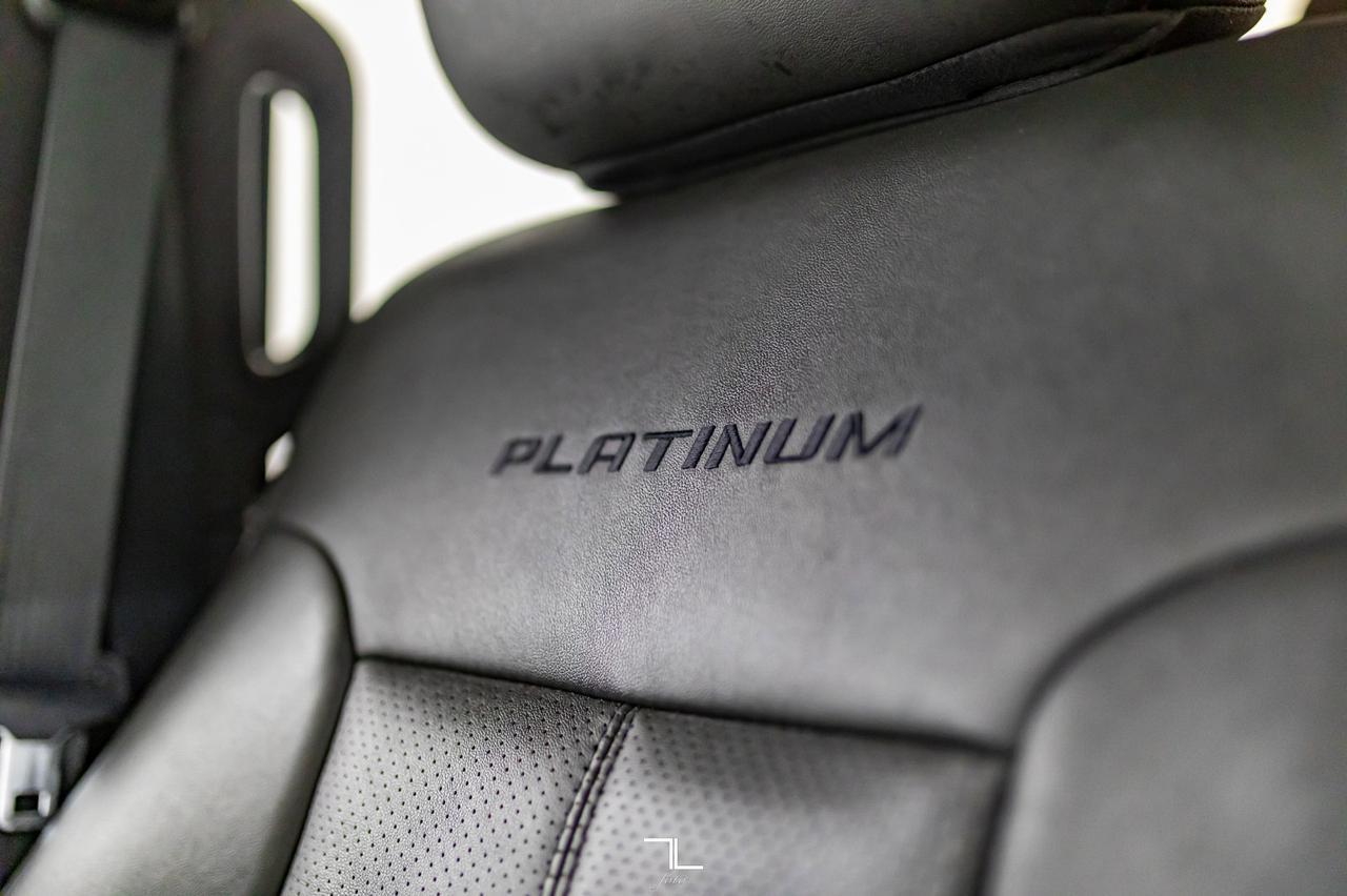 2016 Ford F-450 4x4 Crew Cab Platinum Dually Diesel Leather Roof Nav BCam Red Deer AB