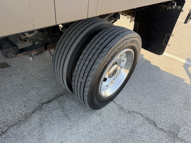 2016 Ford F-450 V10 Stake Body w/ Lift Gate 67k mi's XL Collinsville OK