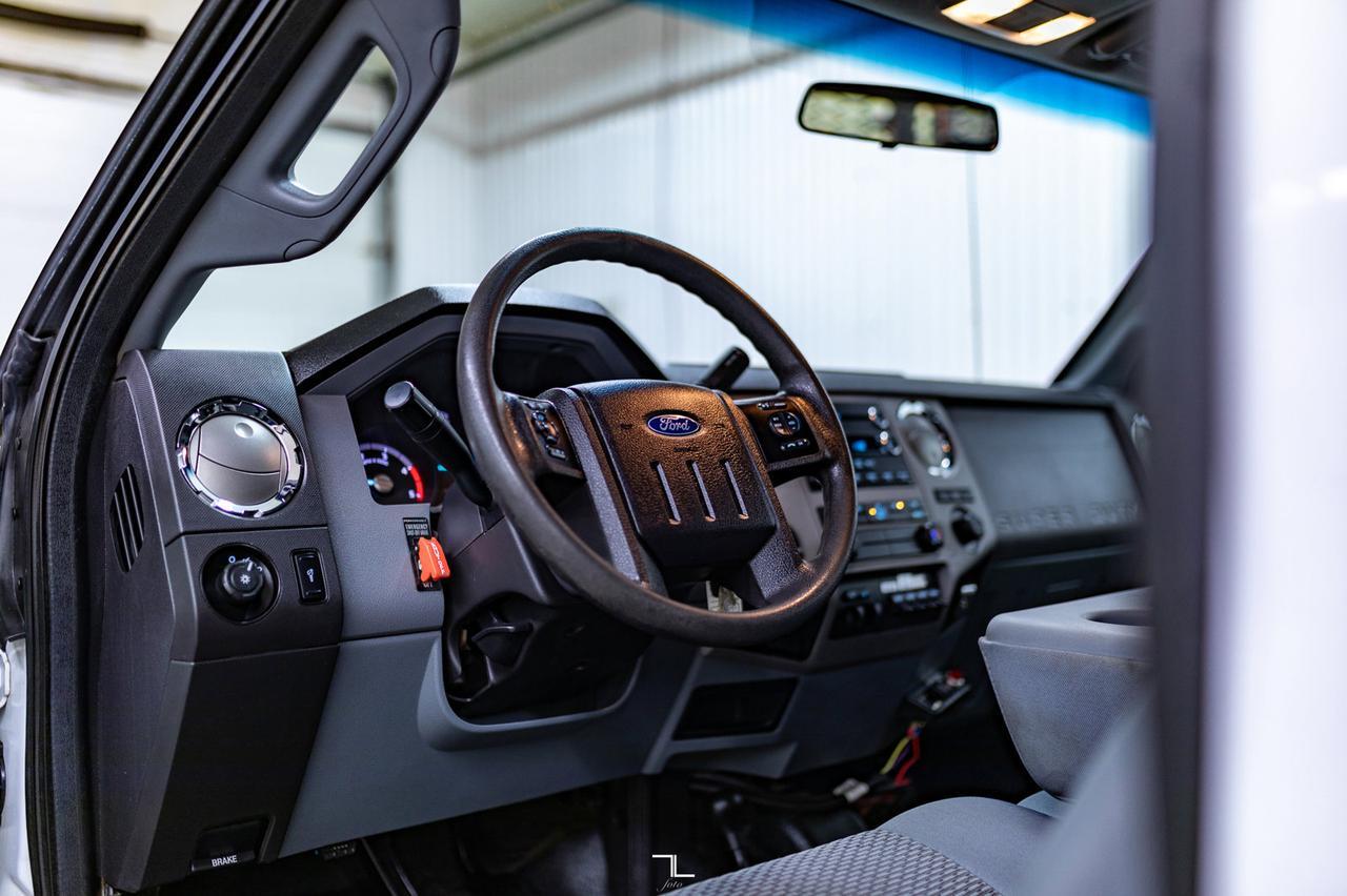 2016 Ford F-550 4x4 Crew Cab XLT Picker Diesel Red Deer AB