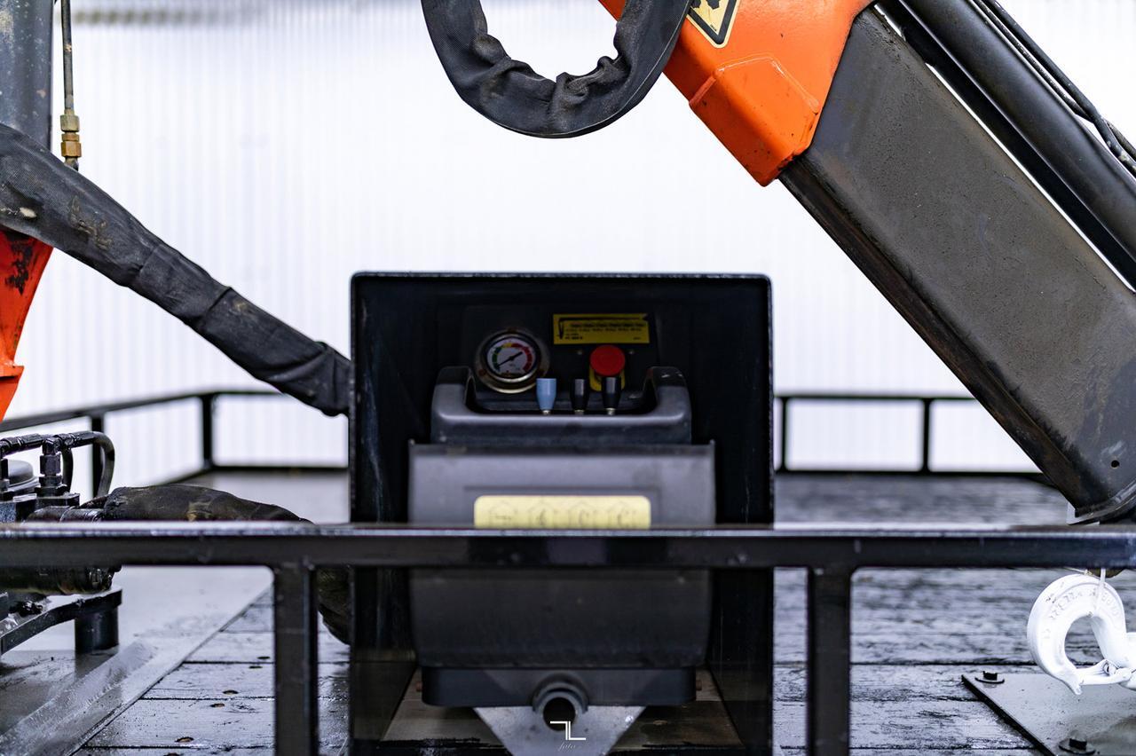 2016 Ford F-550 4x4 Crew Cab XLT Picker Diesel Red Deer AB