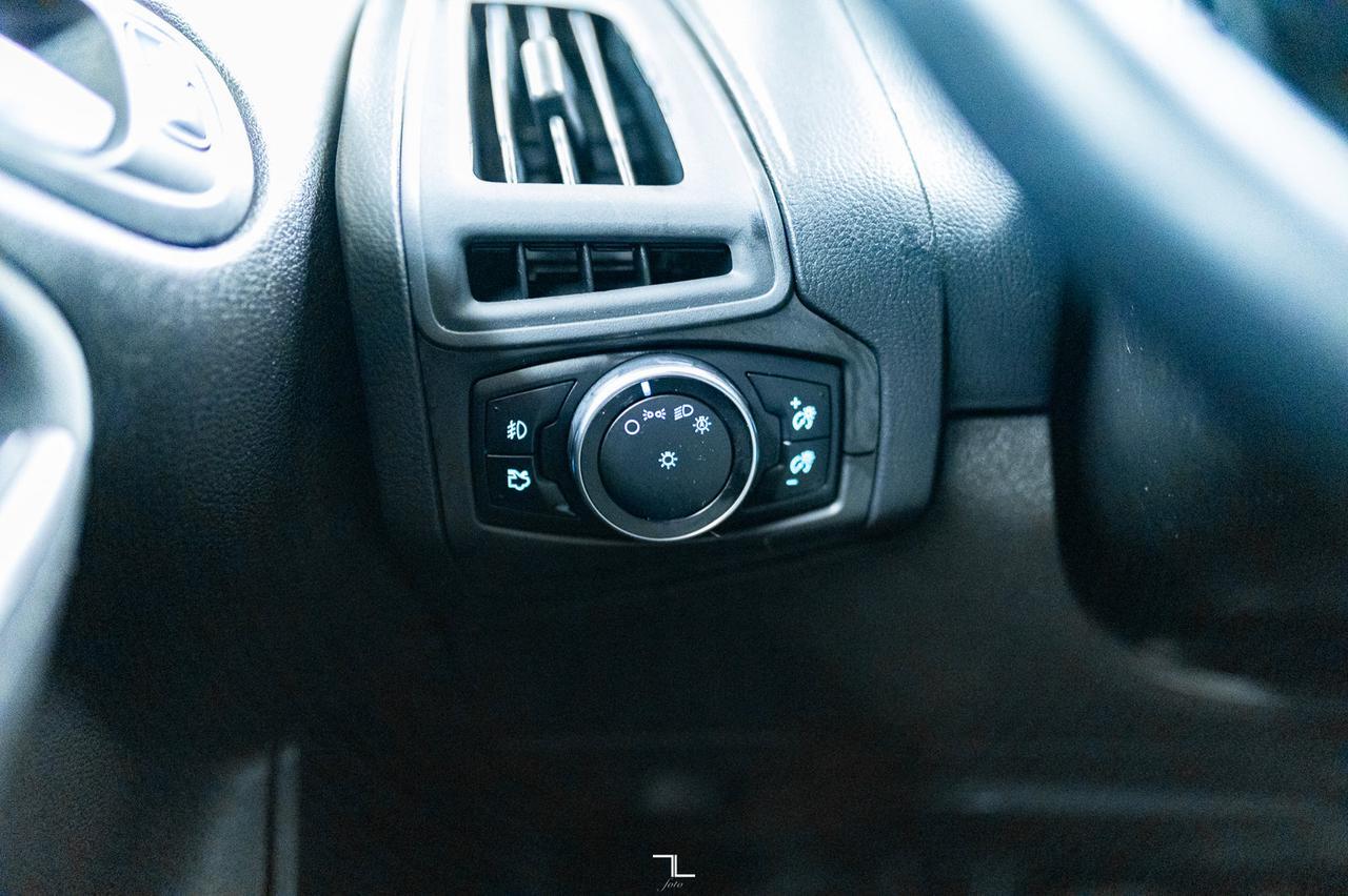 2016 Ford Focus SE BCam Red Deer AB