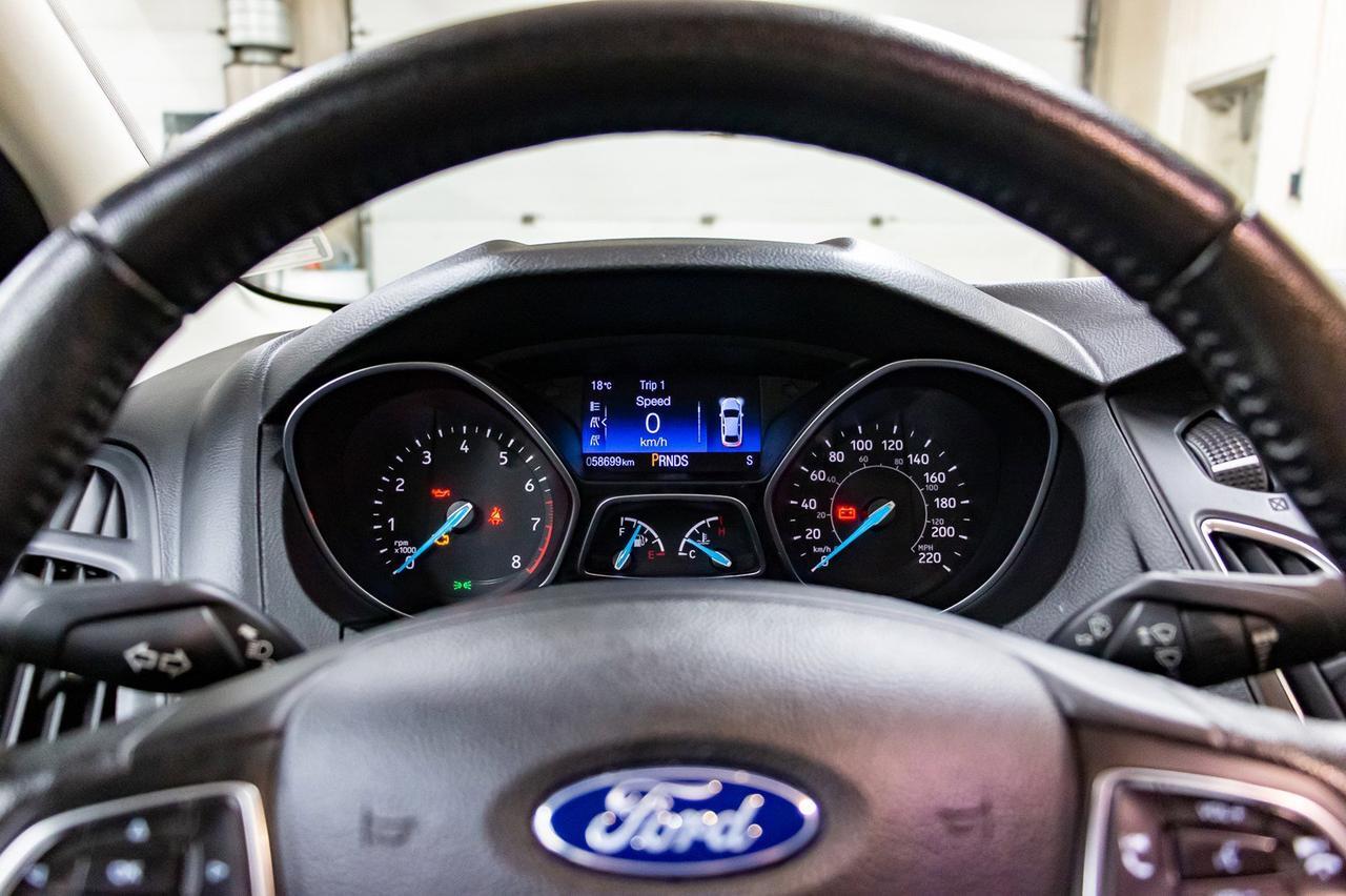 2016 Ford Focus SE BCam Red Deer AB