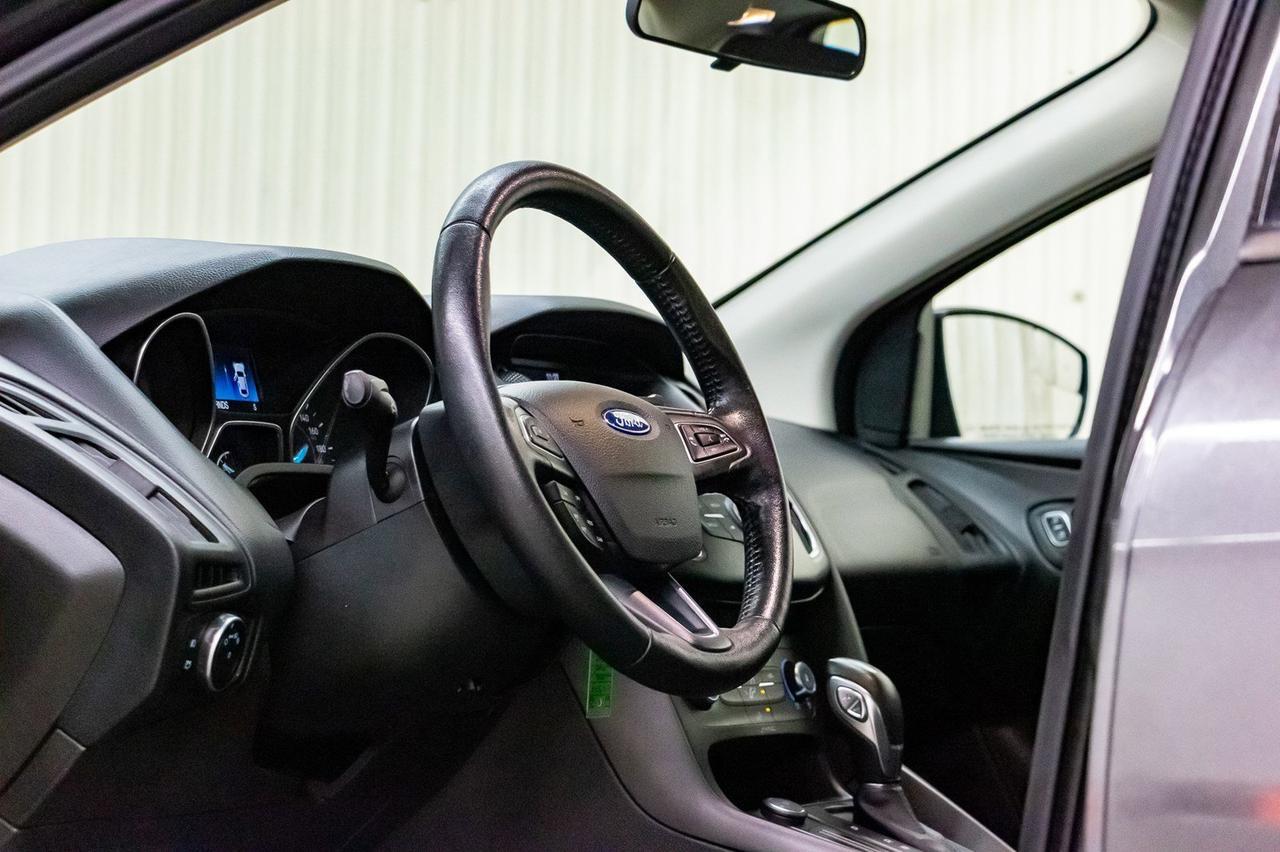 2016 Ford Focus SE BCam Red Deer AB