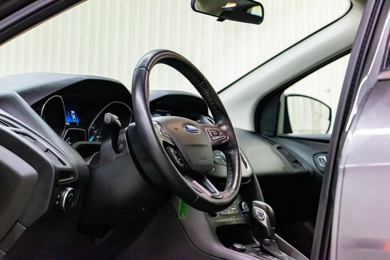 2016 Ford Focus SE BCam Red Deer AB