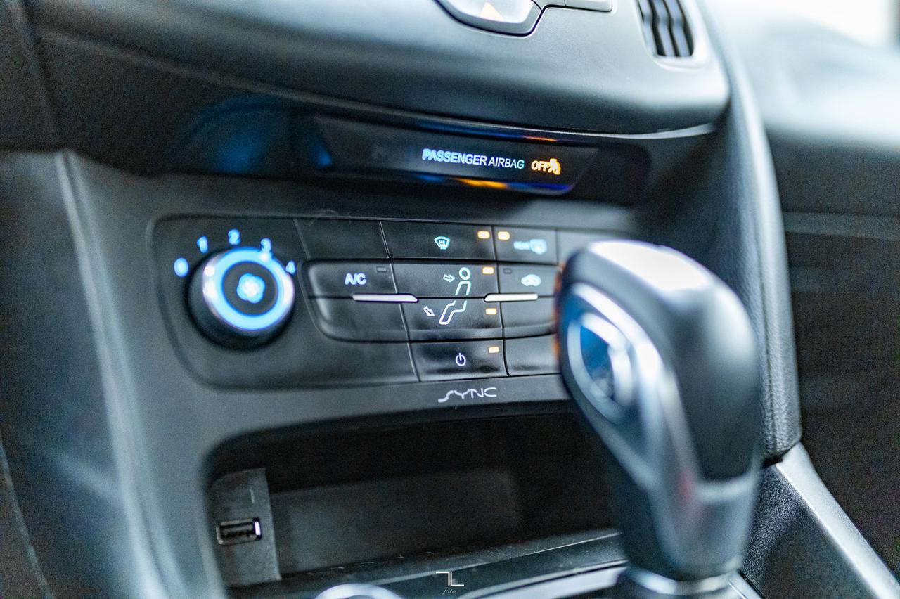 2016 Ford Focus SE BCam Red Deer AB