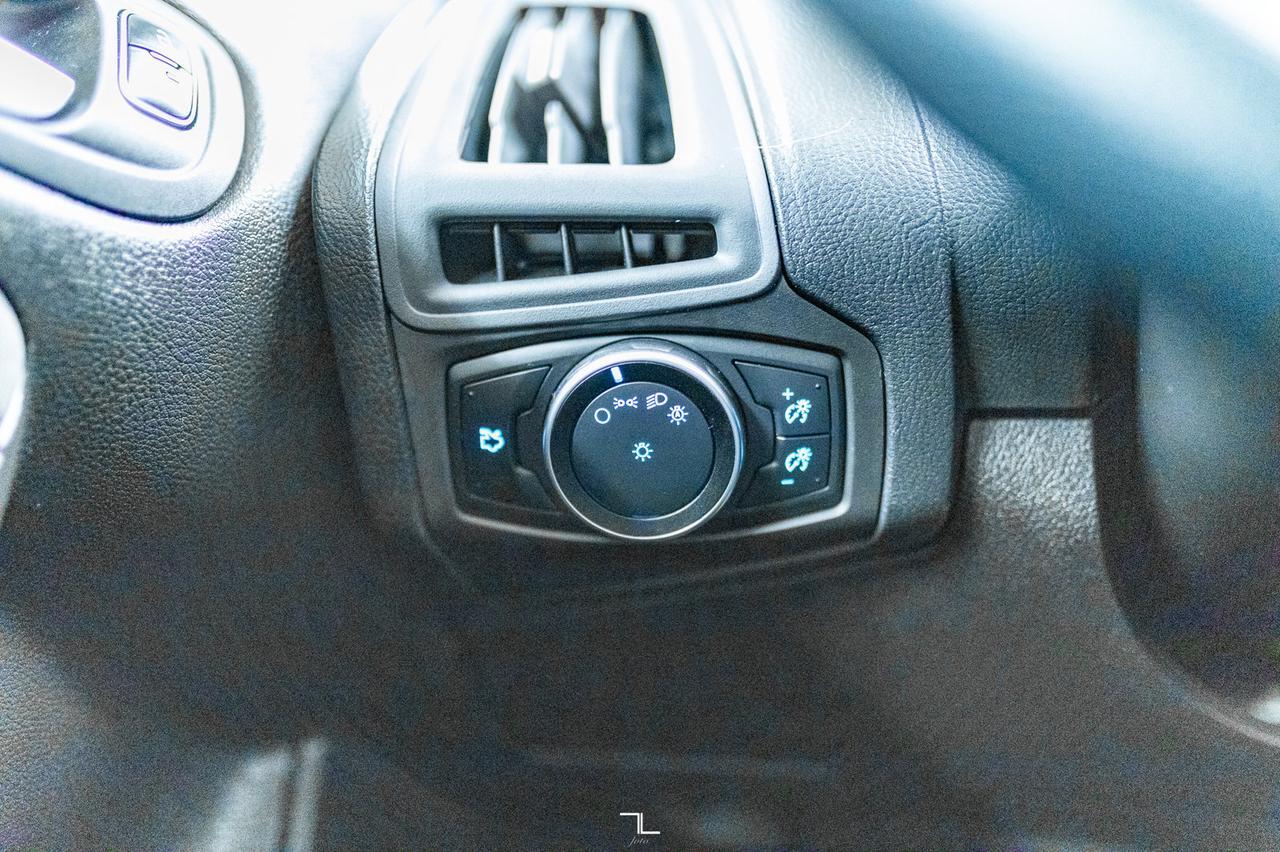 2016 Ford Focus SE BCam Red Deer AB