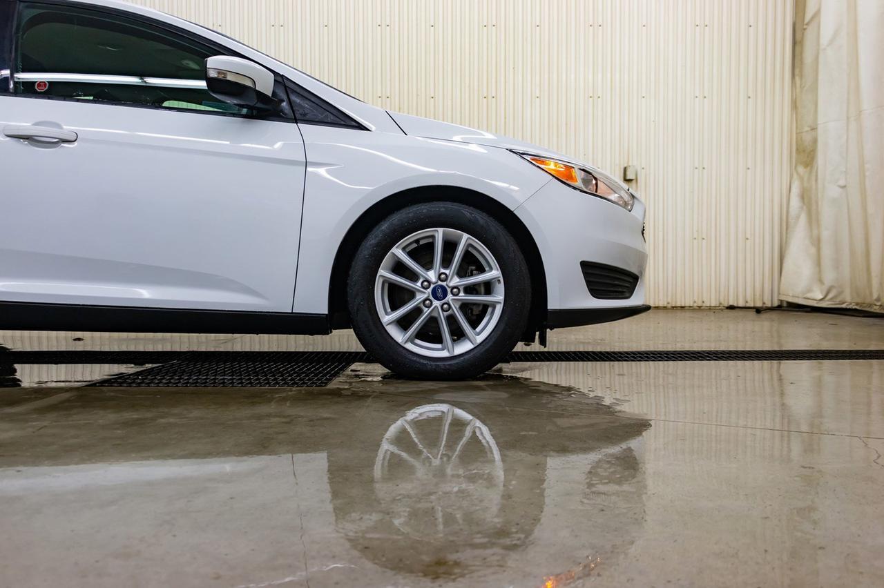 2016 Ford Focus SE Hatchback BCam Red Deer AB