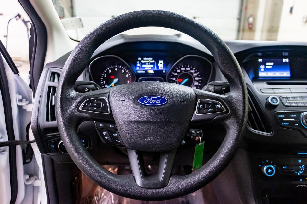 2016 Ford Focus SE Hatchback BCam Red Deer AB