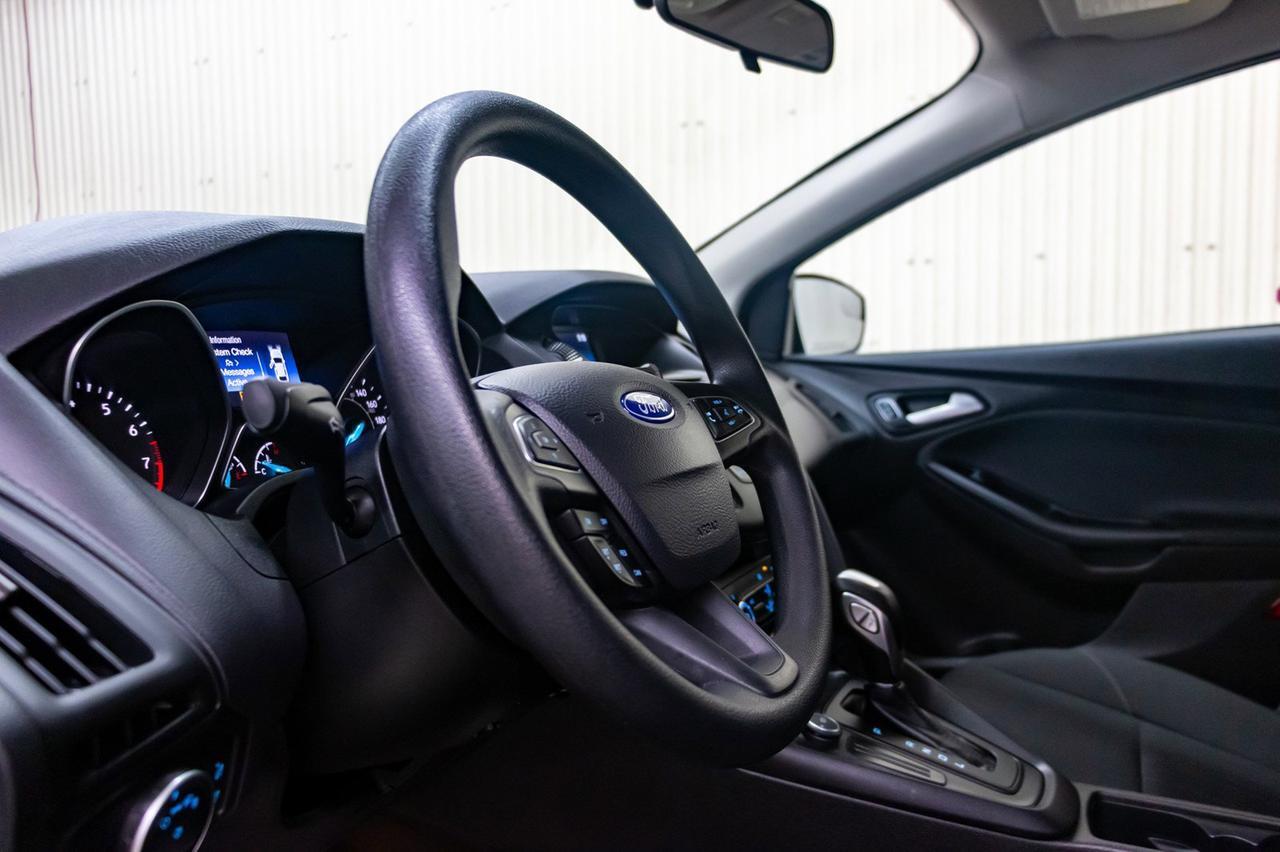 2016 Ford Focus SE Hatchback BCam Red Deer AB