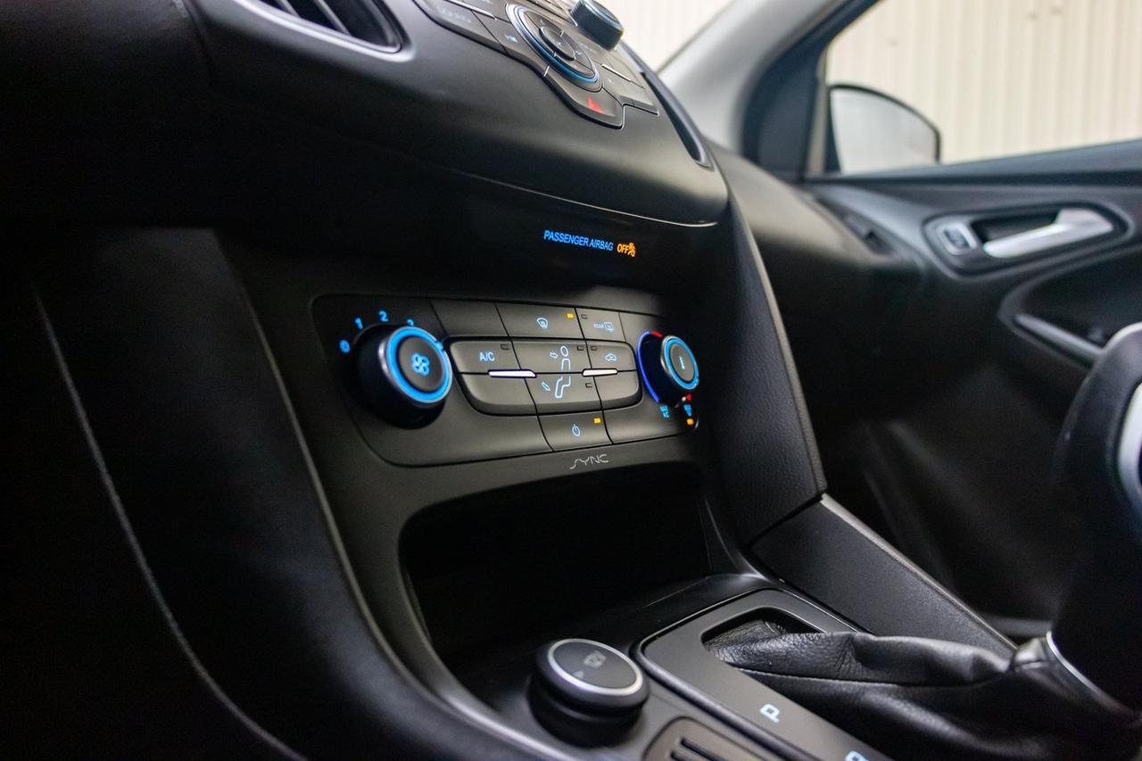 2016 Ford Focus SE Hatchback BCam Red Deer AB