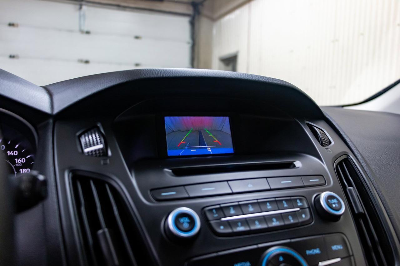 2016 Ford Focus SE Hatchback BCam Red Deer AB