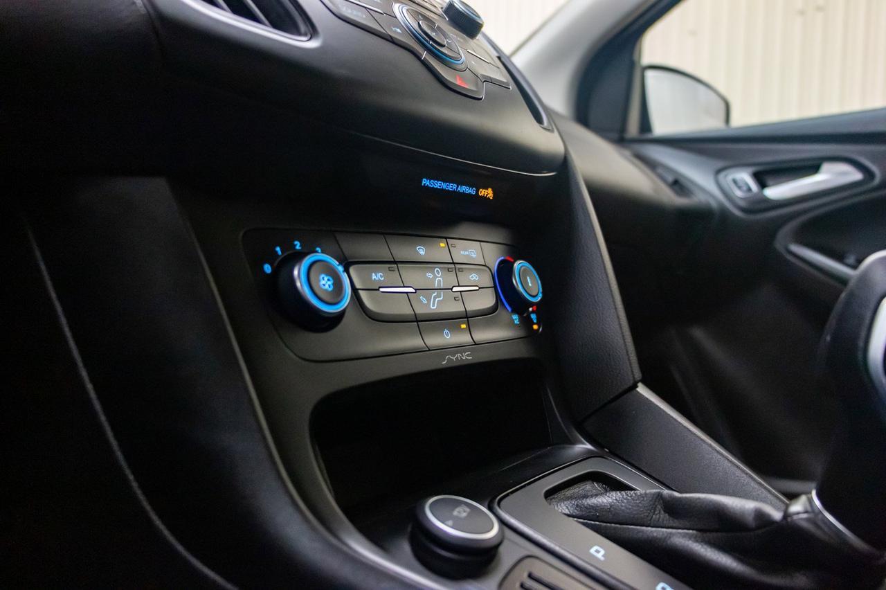 2016 Ford Focus SE Hatchback BCam Red Deer AB