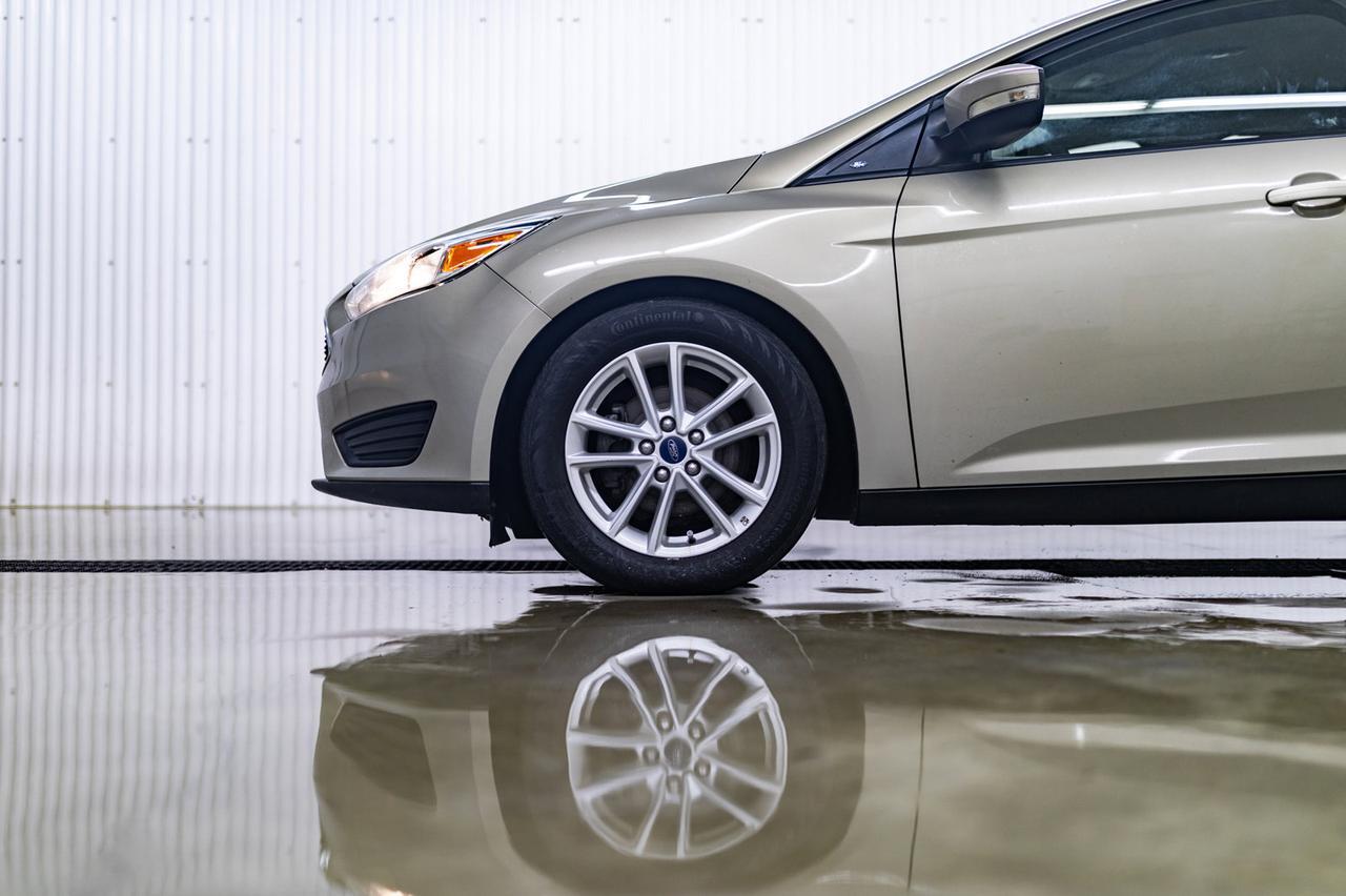 2016 Ford Focus SE Hatchback BCam Red Deer AB