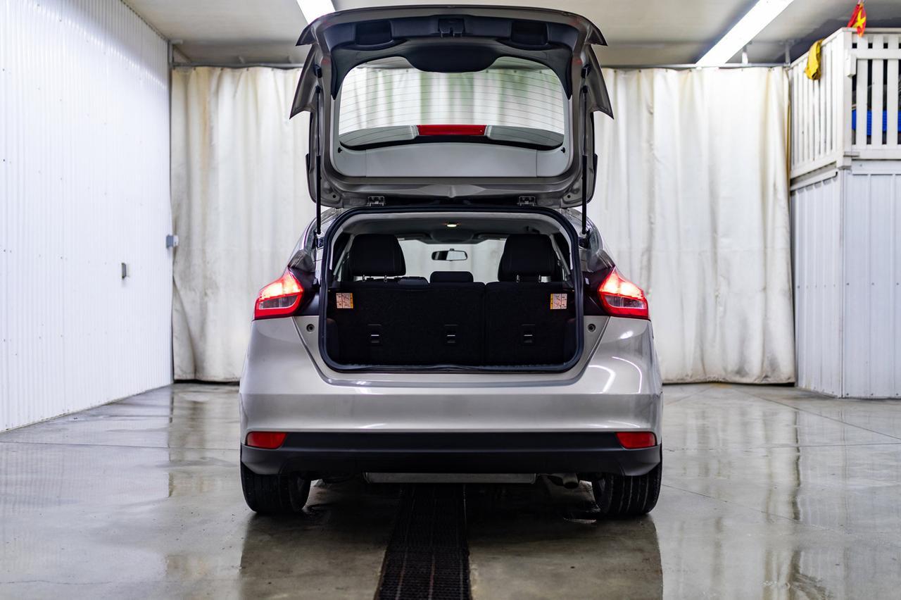 2016 Ford Focus SE Hatchback BCam Red Deer AB