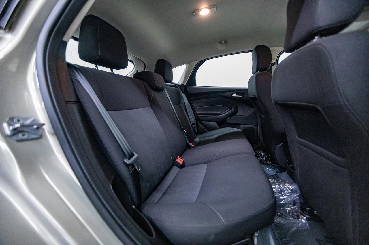 2016 Ford Focus SE Hatchback BCam Red Deer AB