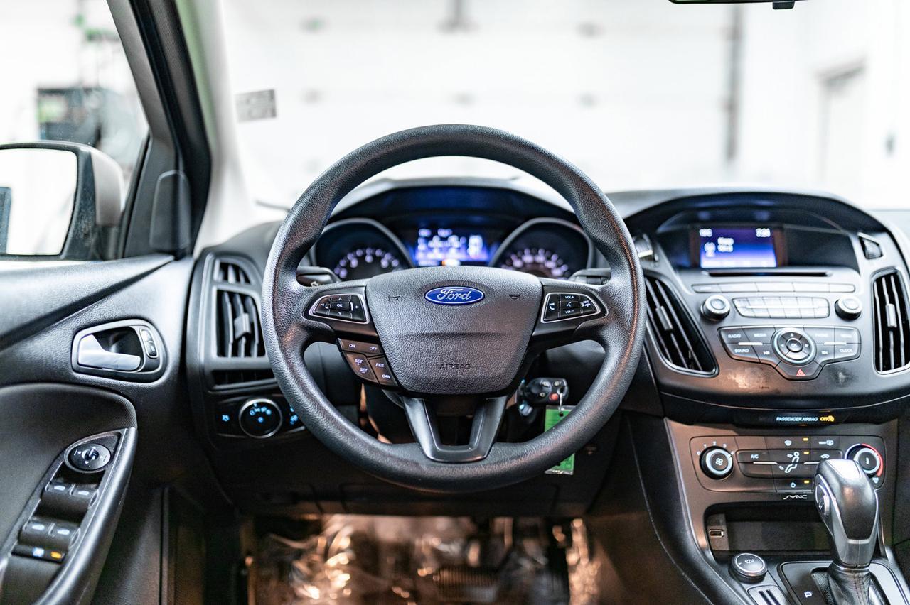 2016 Ford Focus SE Hatchback BCam Red Deer AB