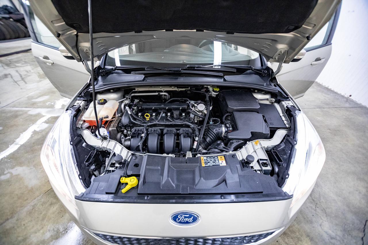 2016 Ford Focus SE Hatchback BCam Red Deer AB