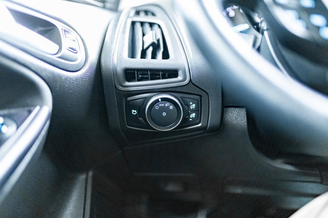 2016 Ford Focus SE Hatchback BCam Red Deer AB