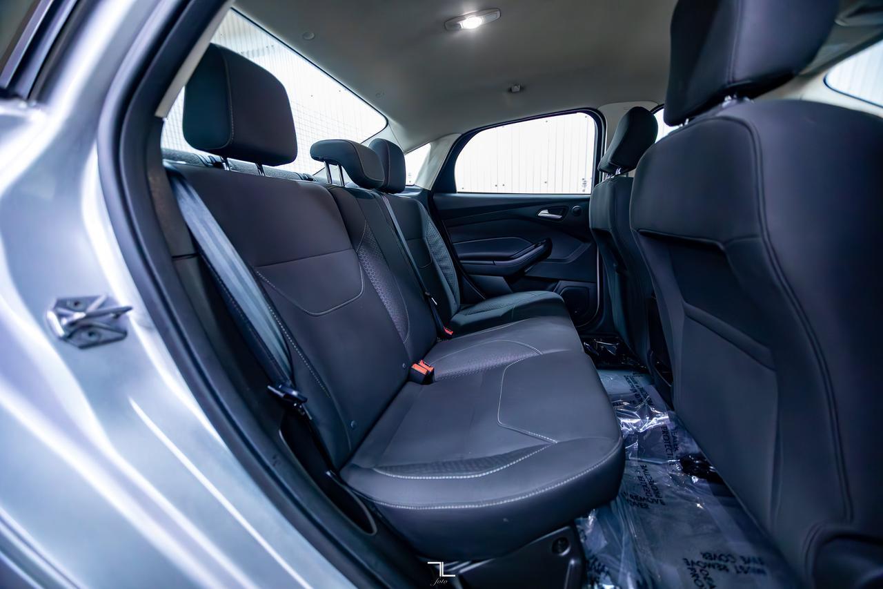 2016 Ford Focus SE Nav BCam Red Deer AB