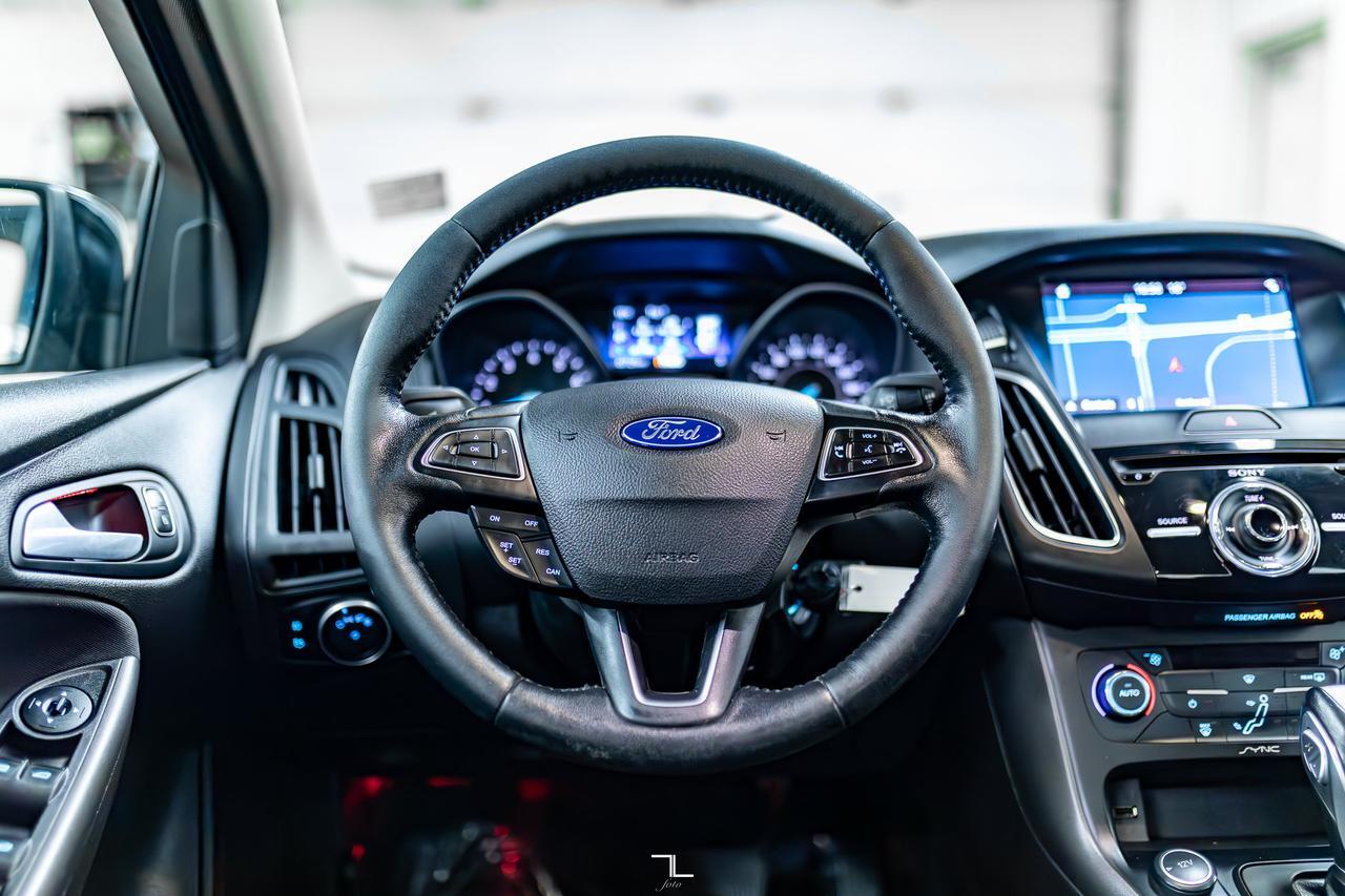 2016 Ford Focus SE Nav BCam Red Deer AB