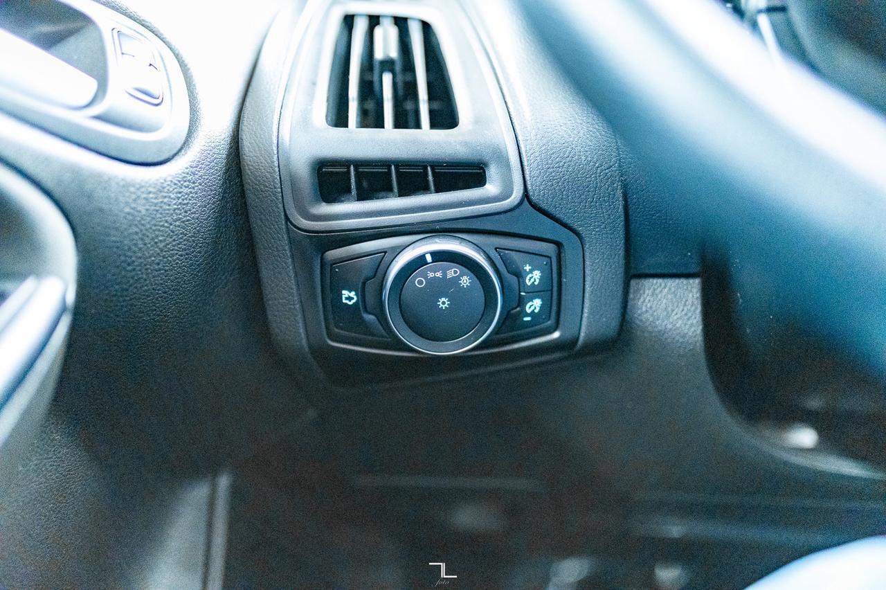 2016 Ford Focus SE Sedan Red Deer AB