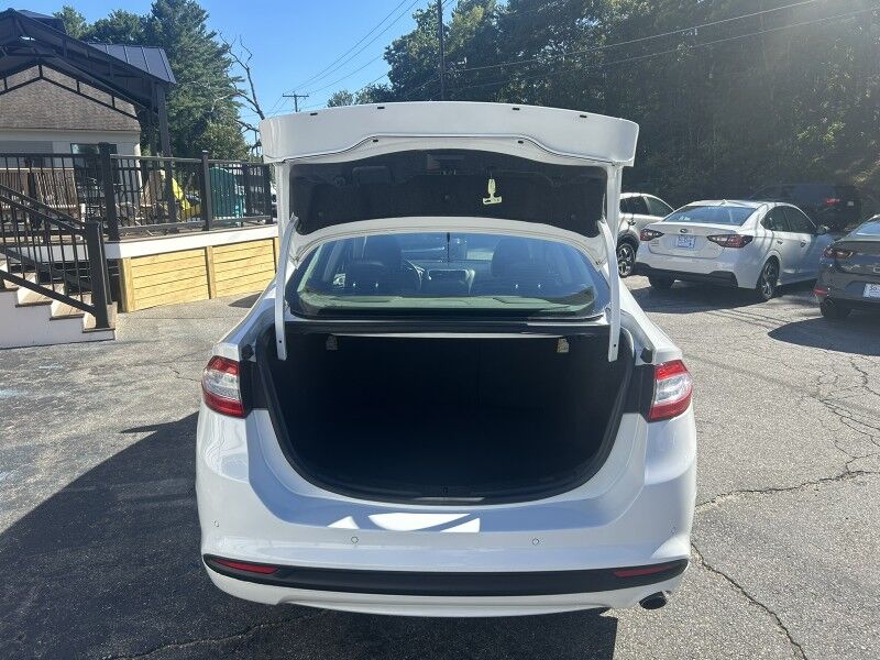 2016 Ford Fusion SE- LEATHER - TECH PACKAGE Webster MA