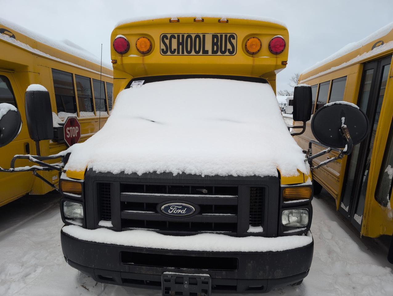 2016 Ford Starcraft QUEST SRW