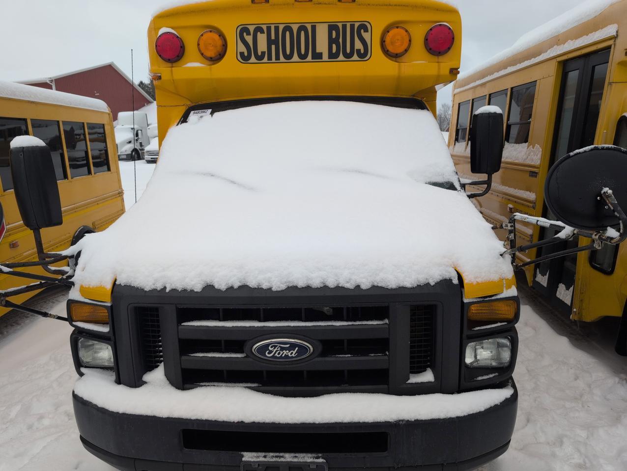 2016 Ford Starcraft QUEST SRW