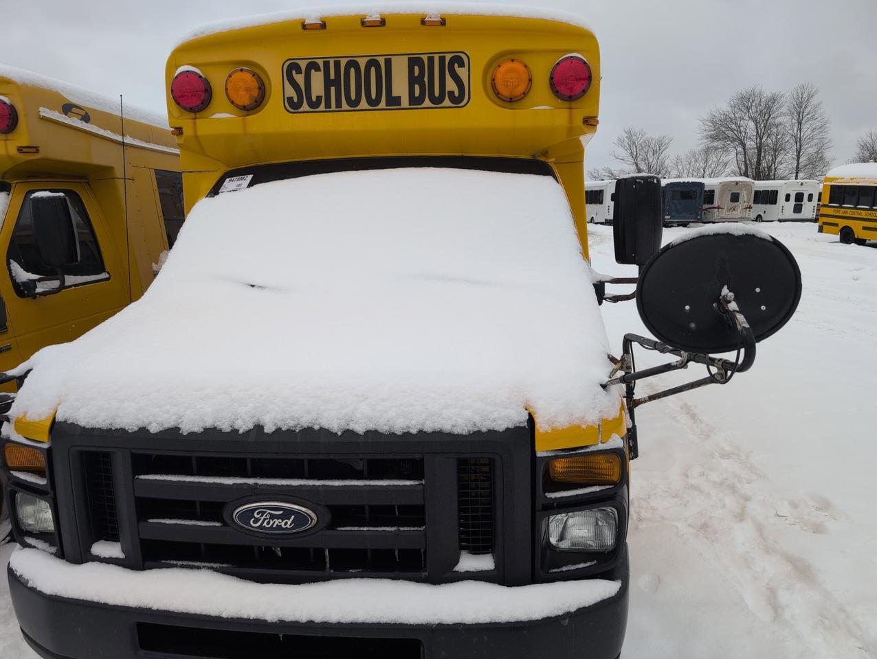 2016 Ford Starcraft QUEST SRW