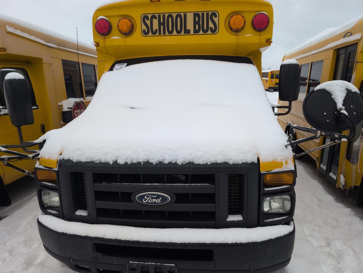 2016 Ford Starcraft QUEST SRW