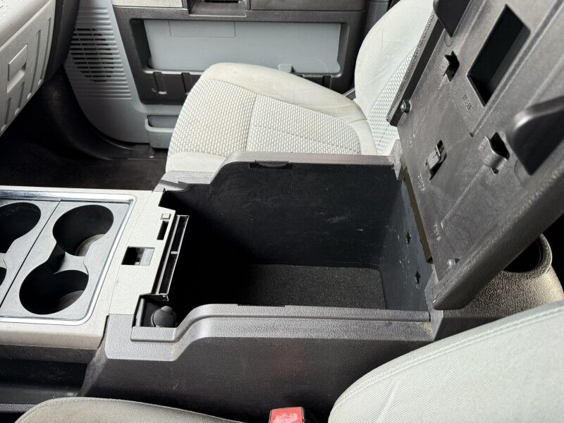 2016 Ford F-350 XLT photo 26