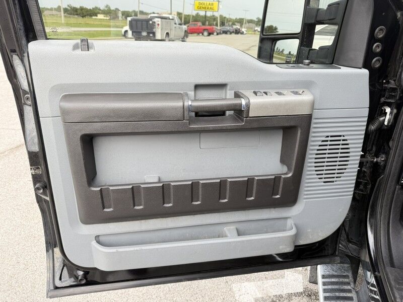 2016 Ford F-350 XLT photo 21