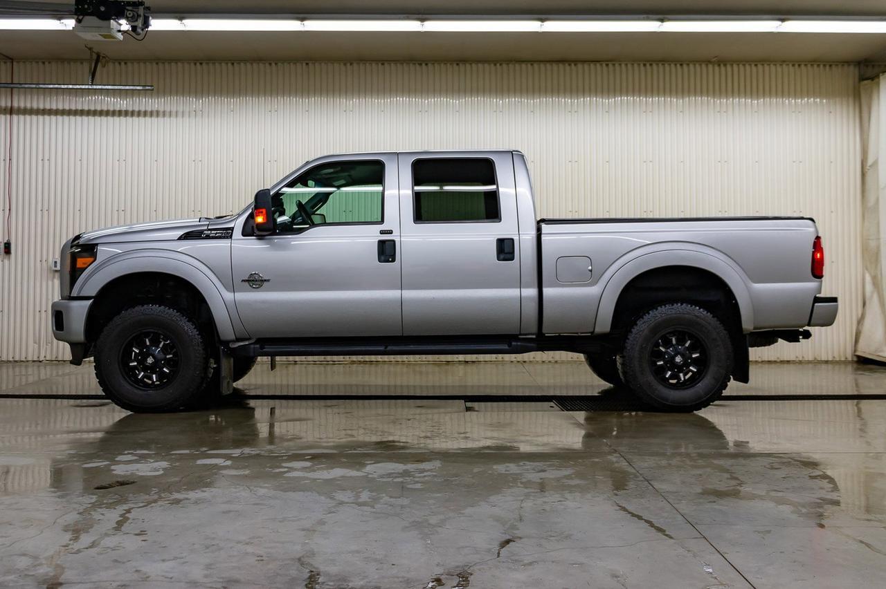 2016 Ford Super Duty F-350 SRW CREW CAB XLT Red Deer AB