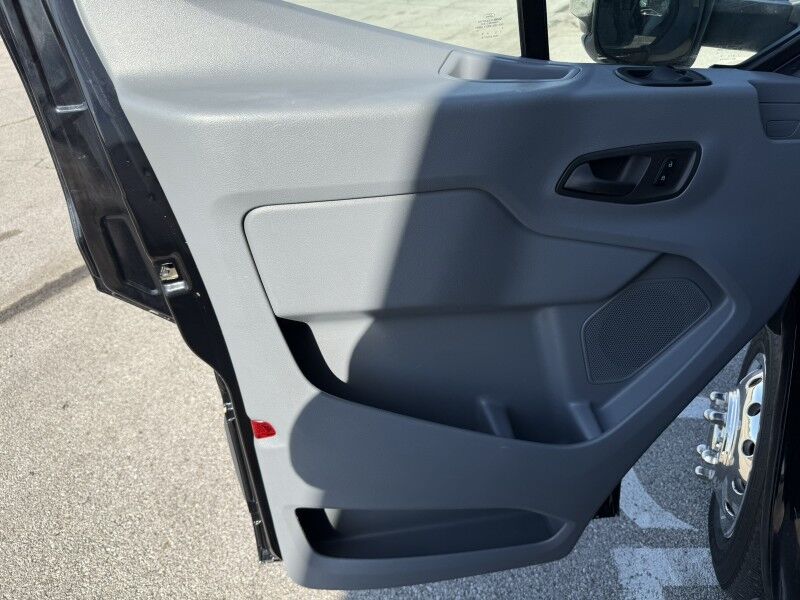 2016 Ford T-350 Collinsville OK