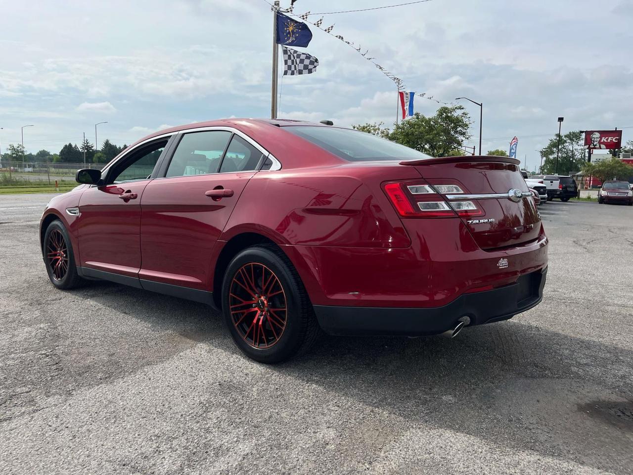 2016 Ford Taurus 4dr Sdn SEL FWD Indianapolis IN
