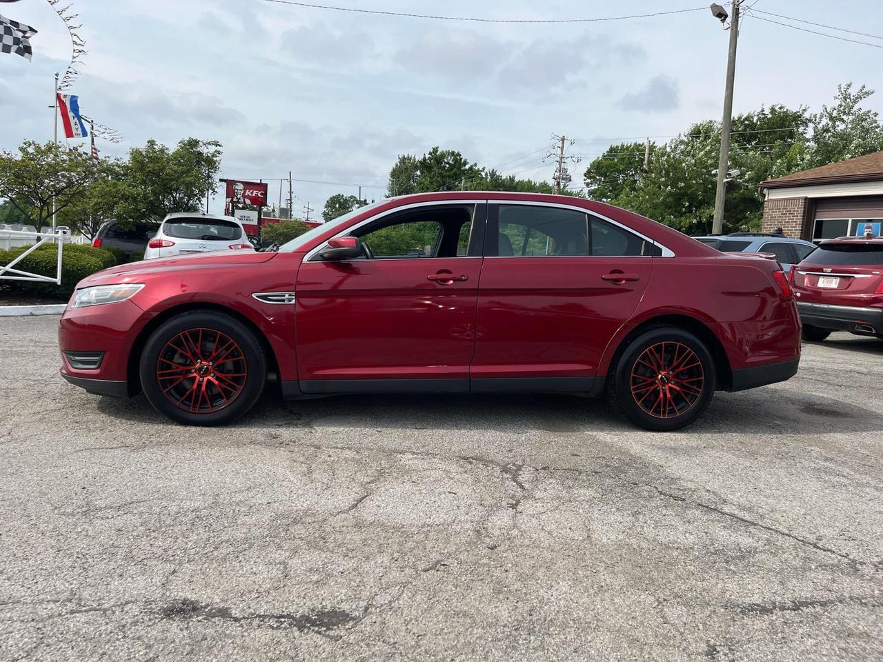 2016 Ford Taurus 4dr Sdn SEL FWD Indianapolis IN