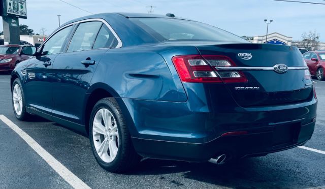 2016 Ford Taurus SE