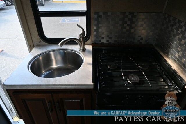 2016 Forest River SUNSEEKER 2290S / Class C / 6.8L V10 / Sleeps 6 / Queen Bed / Over Head Bunk / Convertible Dinette / Kenwood Radio / Bluetooth / Back Up Camera / Navigation / 32 TV / Power 15' Awning / A/C / Fridge & Freezer / Gas Stove Anchorage AK