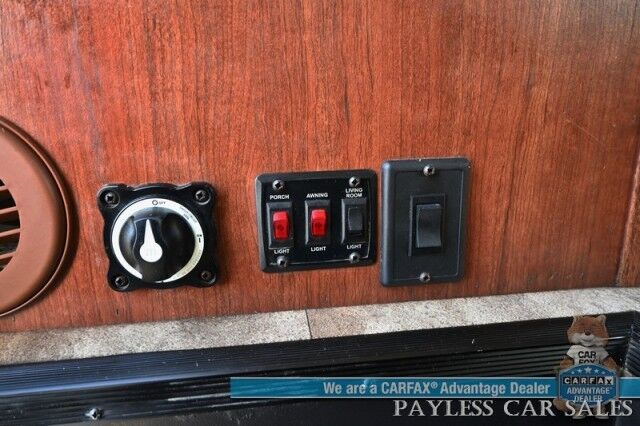 2016 Forest River SUNSEEKER 2290S / Class C / 6.8L V10 / Sleeps 6 / Queen Bed / Over Head Bunk / Convertible Dinette / Kenwood Radio / Bluetooth / Back Up Camera / Navigation / 32 TV / Power 15' Awning / A/C / Fridge & Freezer / Gas Stove Anchorage AK
